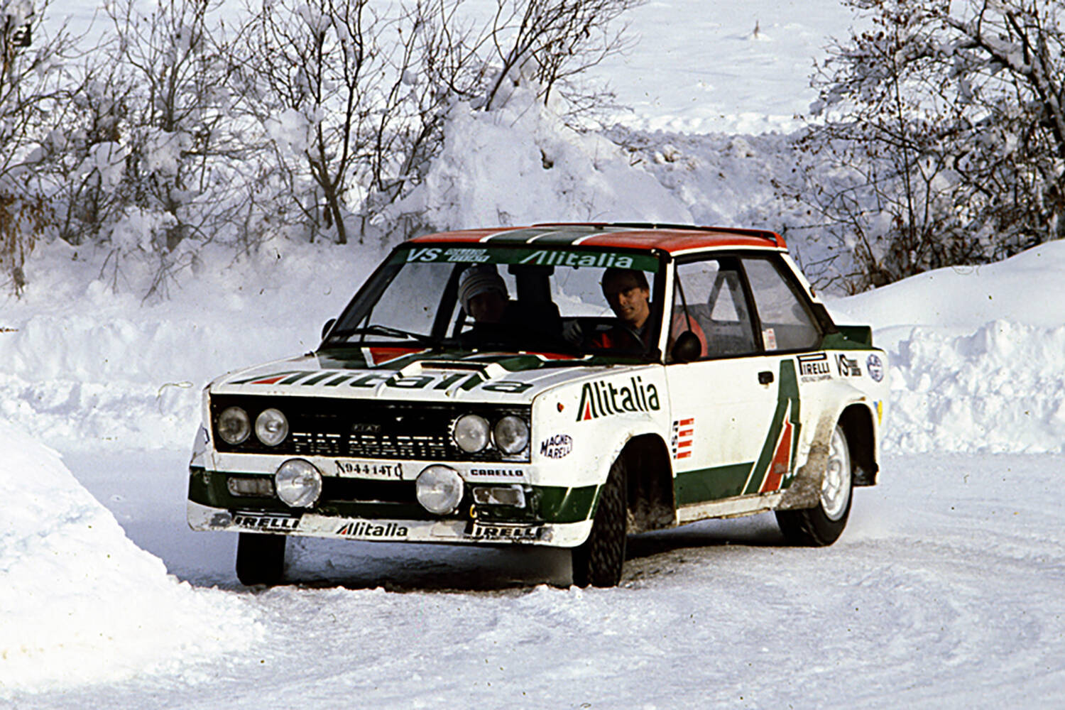 「MR＋スーチャー」で「4WDターボ」のアウディに勝利！　ランチア・ラリー037はWRCに放たれたレーシングカーだった