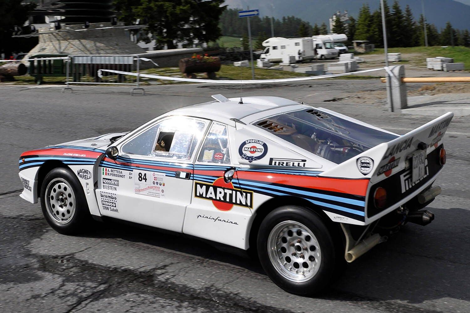 「MR＋スーチャー」で「4WDターボ」のアウディに勝利！　ランチア・ラリー037はWRCに放たれたレーシングカーだった