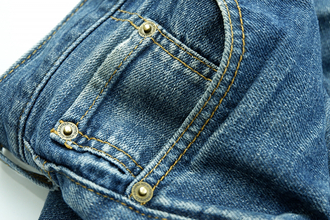 いわゆるジーパンNG！　タオル地の服もダメ!?　本革シートのクルマに乗るなら服装に注意が必要だった