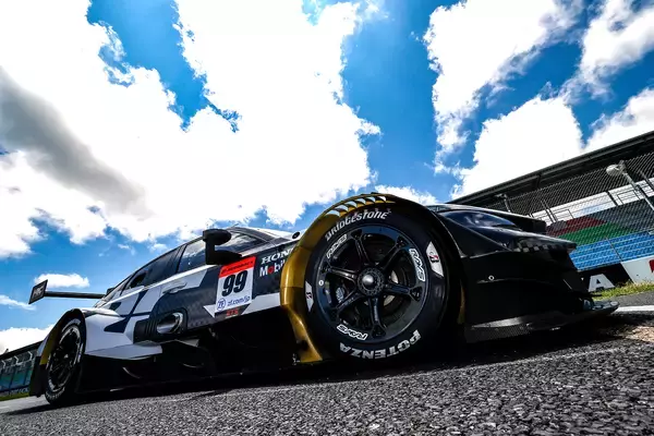 これがホンダの次期型戦闘機！　2024年のスーパーGT参戦マシン「シビックタイプR-GT」を初公開