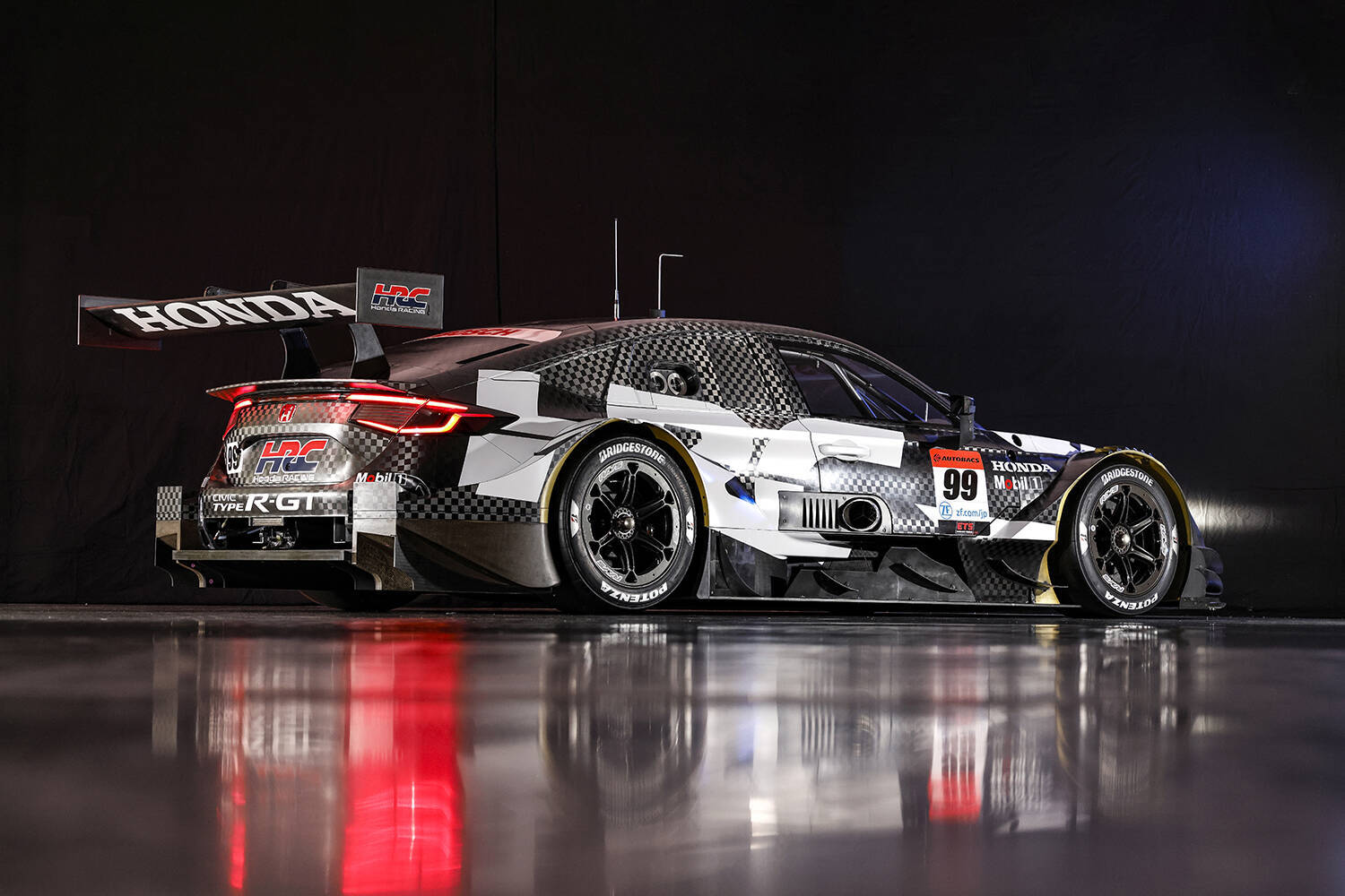 これがホンダの次期型戦闘機！　2024年のスーパーGT参戦マシン「シビックタイプR-GT」を初公開