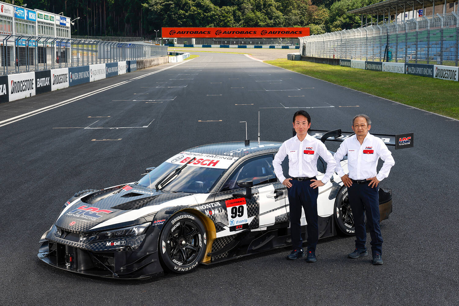 これがホンダの次期型戦闘機！　2024年のスーパーGT参戦マシン「シビックタイプR-GT」を初公開