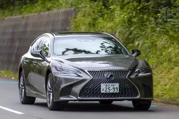 「昭和オヤジには「アニメ」の世界！　「自動バック機能」まであるクルマの最新機能５つが凄すぎて笑う」の画像