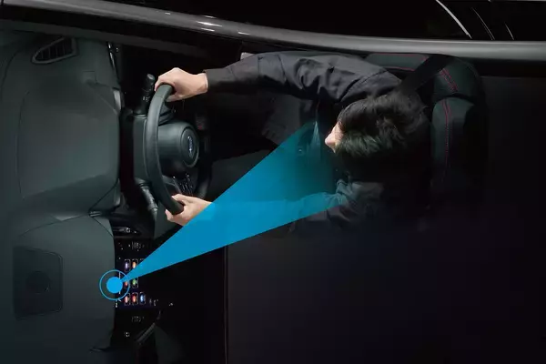 「昭和オヤジには「アニメ」の世界！　「自動バック機能」まであるクルマの最新機能５つが凄すぎて笑う」の画像