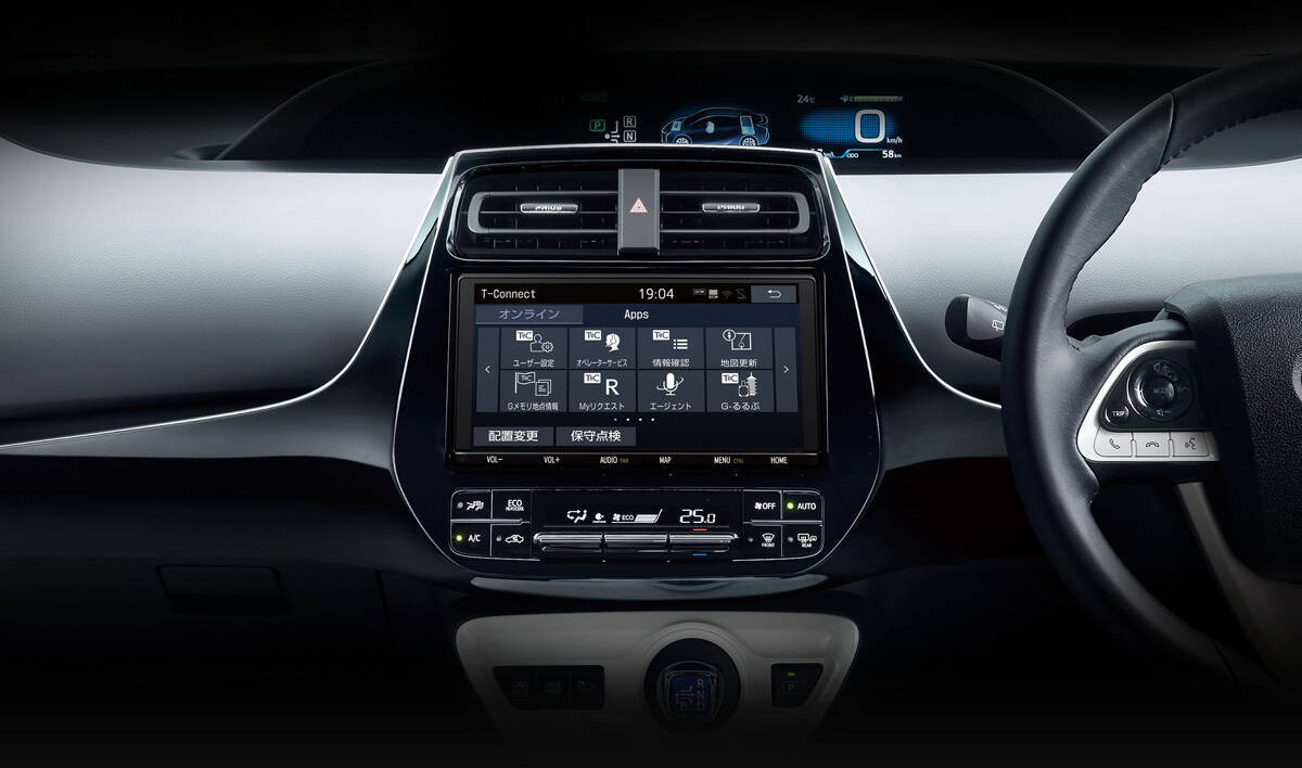 昭和オヤジには「アニメ」の世界！　「自動バック機能」まであるクルマの最新機能５つが凄すぎて笑う