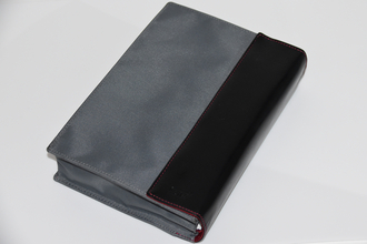 「ハイテク車検証入れ」に「色付き免許証」！　オシャレ上級者が「手を出す」クルマ関連グッズ５つ