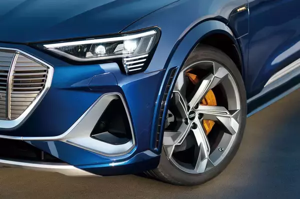 「アウディのEVに初のハイパフォーマンスモデルが登場！　e-tron S／e-tron S スポーツバックを発売」の画像