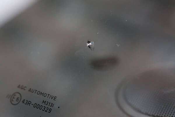 保険も使えるが 等級 に影響 そのままでは車検に通らないクルマのフロントガラスの ひび割れ の直し方 22年3月23日 エキサイトニュース