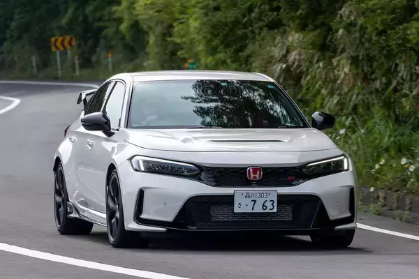 「クルマ好きには「サイコー！」だけど普通の人は「うるさっ！」　スーパーカーの排気音はめちゃめちゃ大きく感じるけどなぜ車検に通る？」の画像