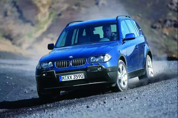 「BMW X3の特徴は？　スペックからモデルごとの変遷まで解説！」の画像