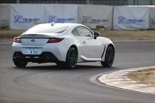 「街乗りなら要らないテク！　MT乗りの憧れ「ヒール＆トゥ」ってそもそも何のために必要なの？」の画像