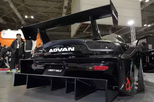 「伝説のポルシェ935「モビーディック」はRX-7だった！　リバティーウォークのFD3Sの迫力がヤバい」の画像