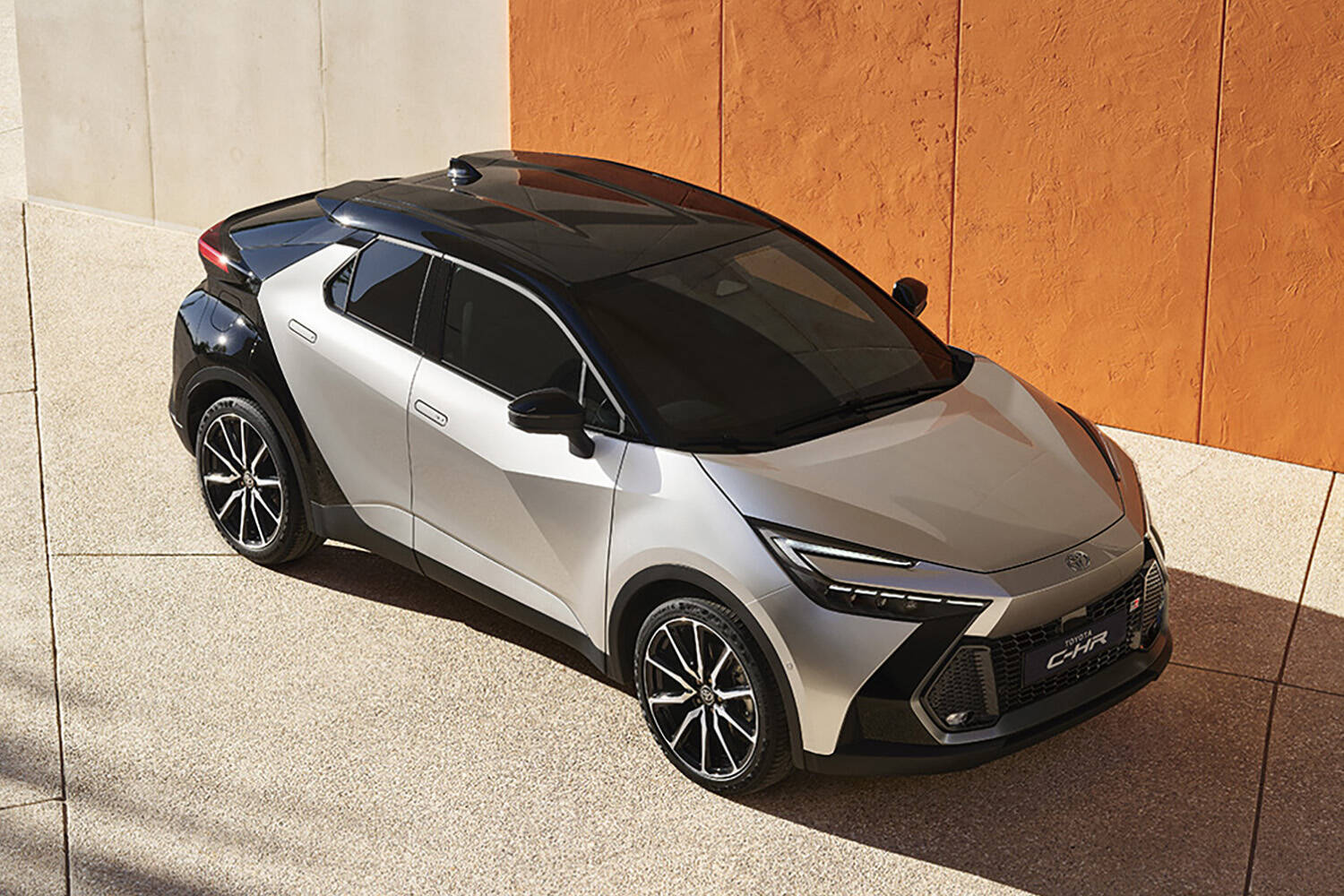 さらなる斬新デザインで欧州では赤丸急上昇！　２代目C-HRはナゼ日本に導入されないのか？