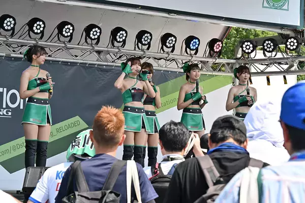「「華を添え」「チームを助け」「ドライバーをサポート」！　日本が誇れる「レースクイーン文化」をレースクイーン＆チーム監督に直撃した」の画像