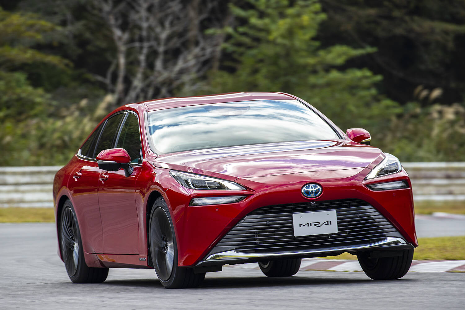 セダン受難の時代の最後の砦！　乗るならいまの国産絶品セダン５選