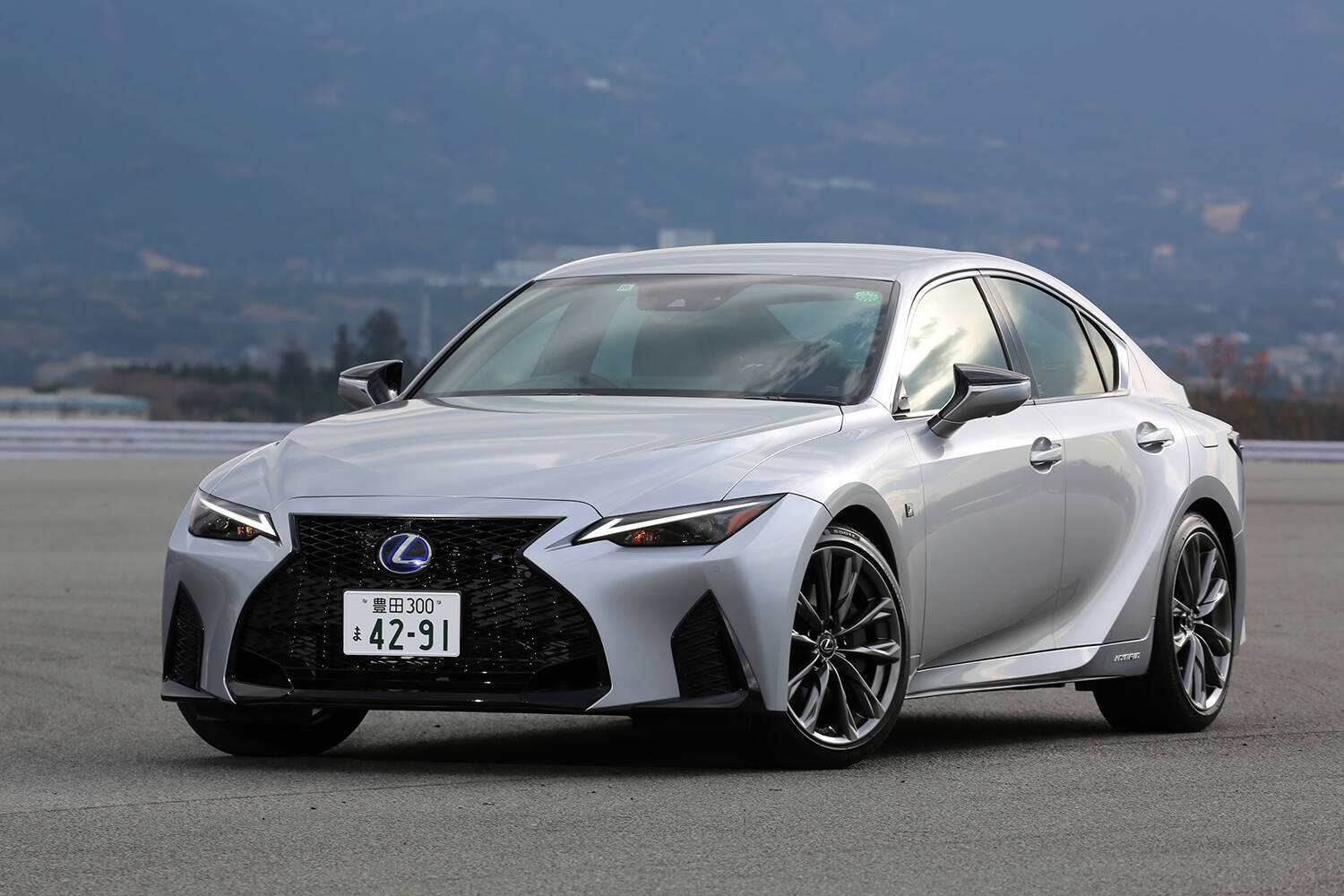 セダン受難の時代の最後の砦！　乗るならいまの国産絶品セダン５選