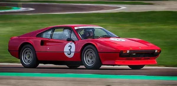 「ポルシェは拒否られるもフェラーリならOK!?　プジョーとフェラーリに同一車名の「308」が存在するワケ」の画像