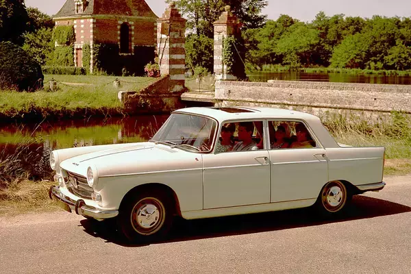 「ポルシェは拒否られるもフェラーリならOK!?　プジョーとフェラーリに同一車名の「308」が存在するワケ」の画像