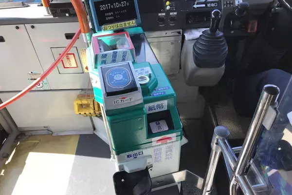 「「キャッシュレス化」「電動化」「車内置き去り防止対策」！　乗用車に負けず劣らずバスの進化っぷりが強烈」の画像