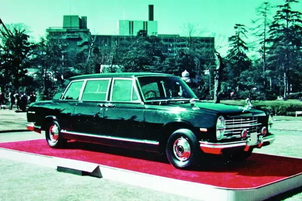 「国産乗用車で最大の排気量6.4リッター！　車重は３トン超え！　たった７台だけの日産プリンスロイヤルという激レア車の中身」の画像