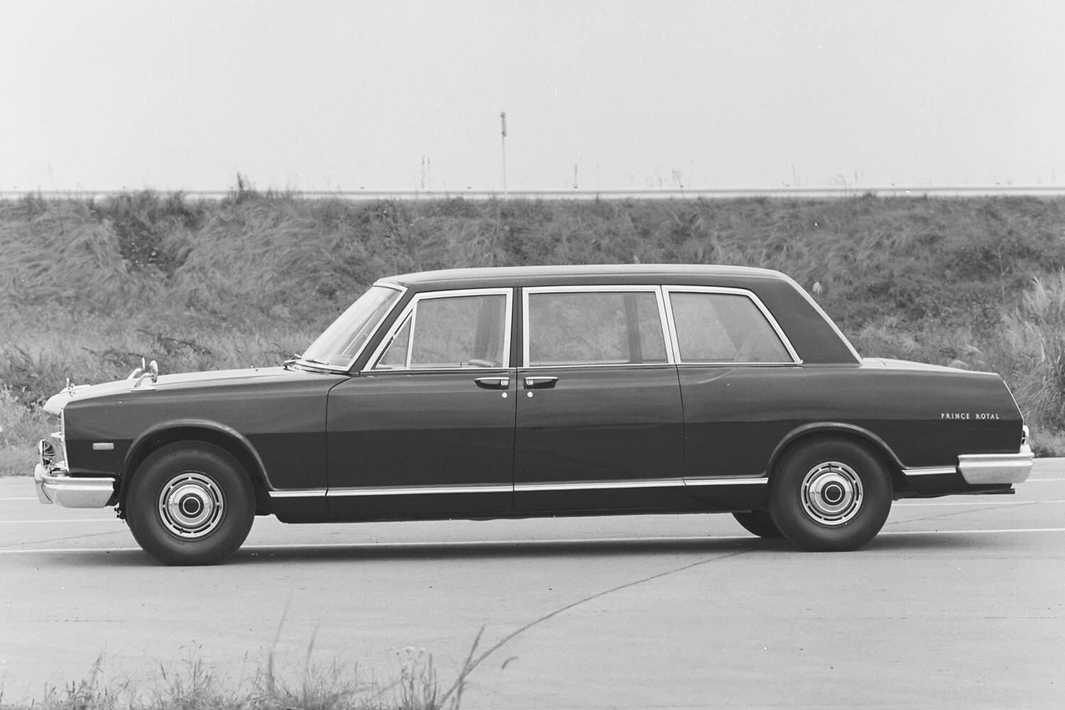 国産乗用車で最大の排気量6.4リッター！　車重は３トン超え！　たった７台だけの日産プリンスロイヤルという激レア車の中身