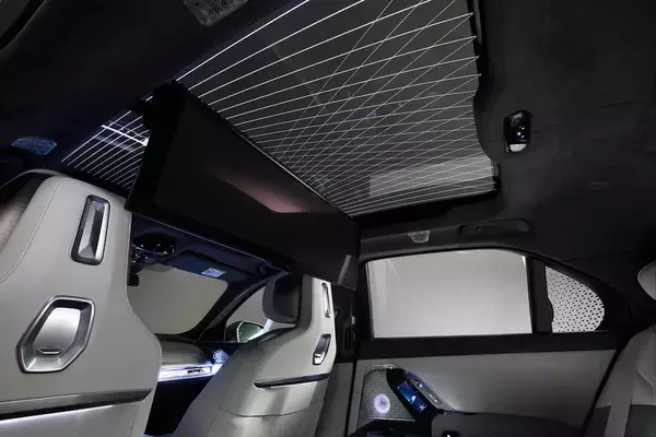 「フルモデルチェンジでデカグリルのオラ顔に！ EVの「i7」もラインアップに加えて新型7シリーズを日本に投入」の画像