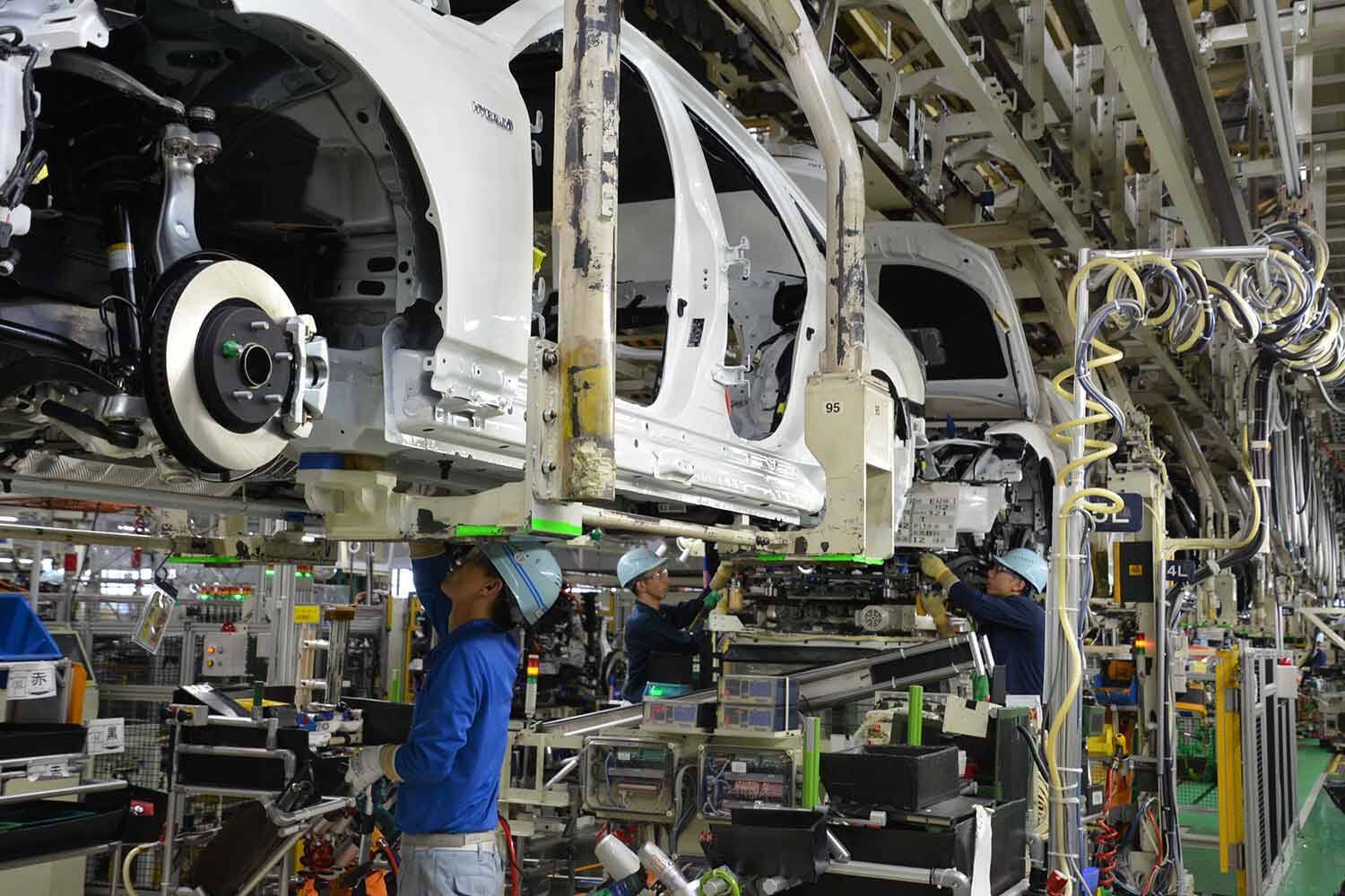 喜ばしいハズの「事故の減少」がディーラーを苦しめる！　「板金修理」「車検整備」の減少に圧迫される新車販売店の苦悩