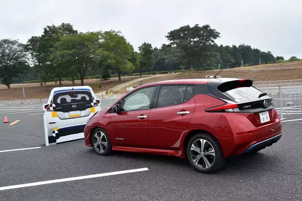 「喜ばしいハズの「事故の減少」がディーラーを苦しめる！　「板金修理」「車検整備」の減少に圧迫される新車販売店の苦悩」の画像
