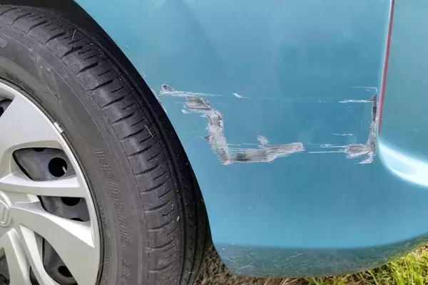 「喜ばしいハズの「事故の減少」がディーラーを苦しめる！　「板金修理」「車検整備」の減少に圧迫される新車販売店の苦悩」の画像