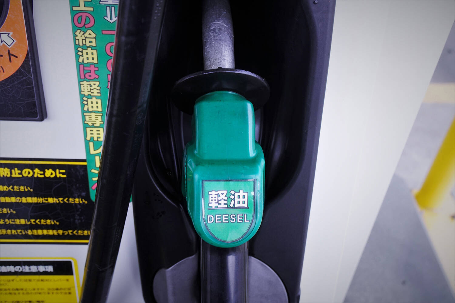 ディーゼル車に入れる「軽油」ってなんで「軽い油」なのか？