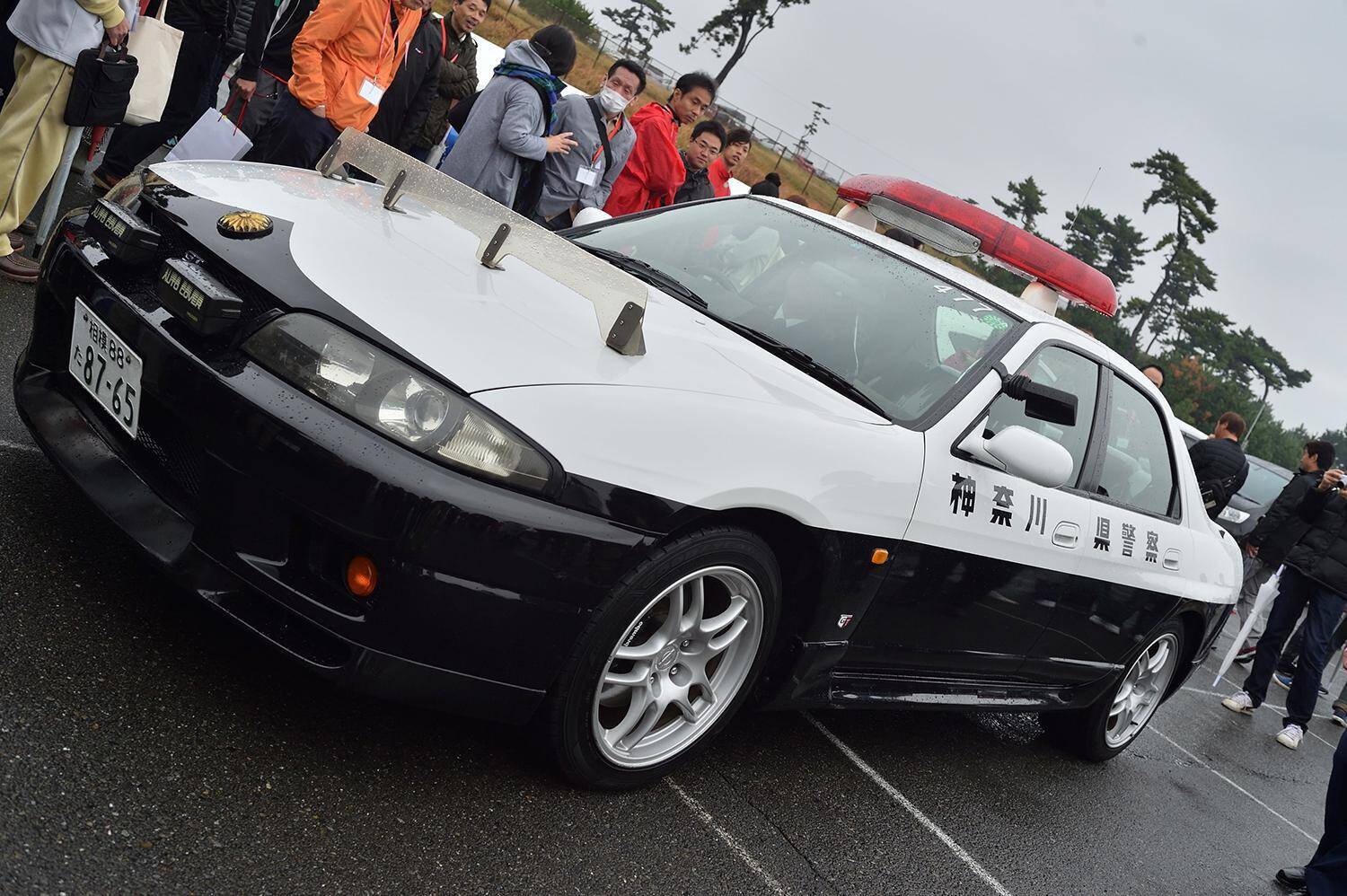 悪者は逃走不可！　実際に存在する日本と世界のバカッ速パトカーたち