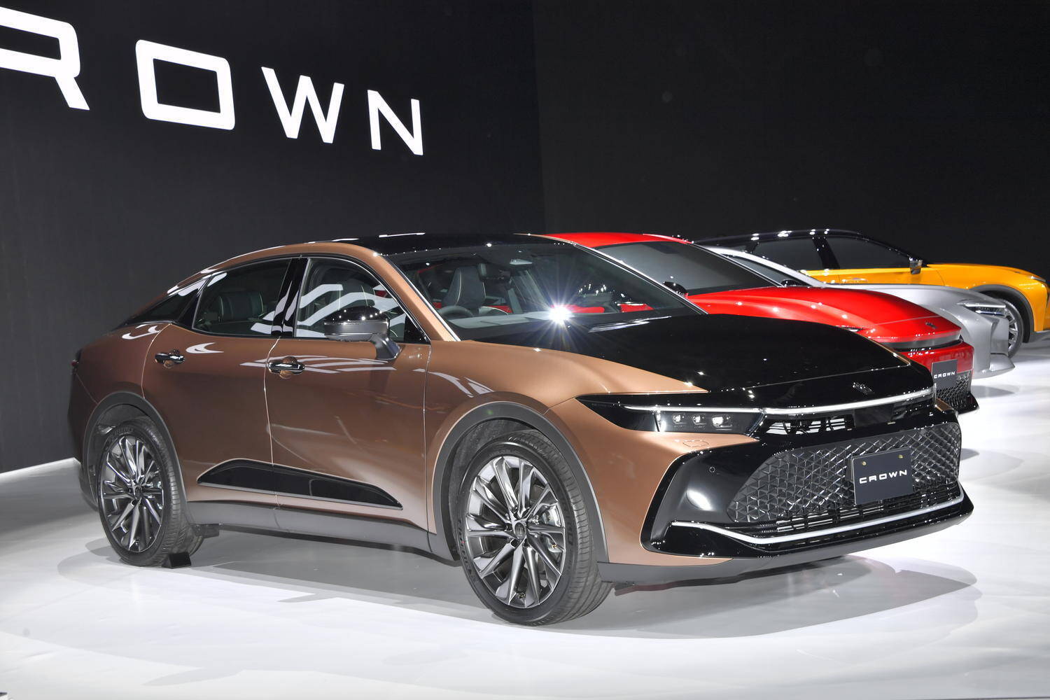 日本の至宝「クラウン」はなぜ海を渡らなかったのか？　そして新型がついに海外に本気で挑む理由とは