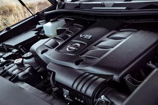 「御年69歳のランクル翁を超える日本車最長老がいた！　日産パトロールは72歳のご長寿車!!」の画像