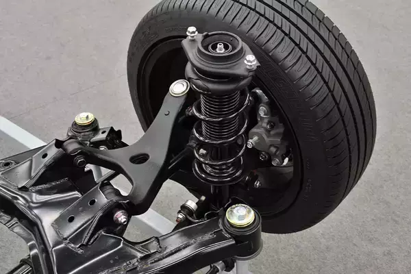 よく見るコイルスプリングだけじゃない！　板バネに空気バネなどクルマのサスペンションの「バネ」の種類と特徴