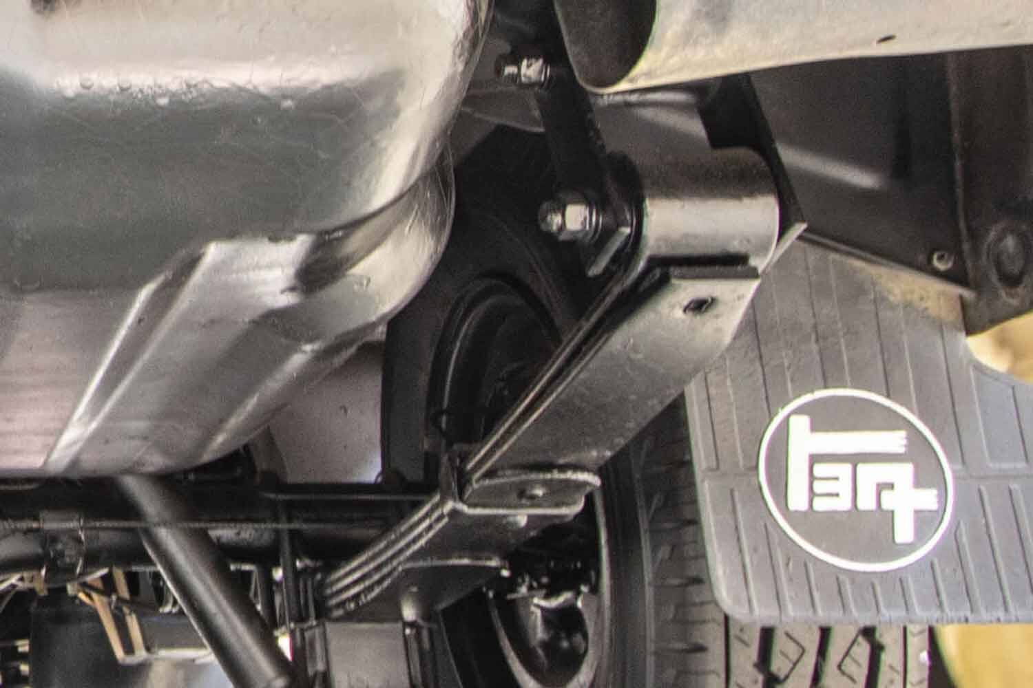 よく見るコイルスプリングだけじゃない！　板バネに空気バネなどクルマのサスペンションの「バネ」の種類と特徴