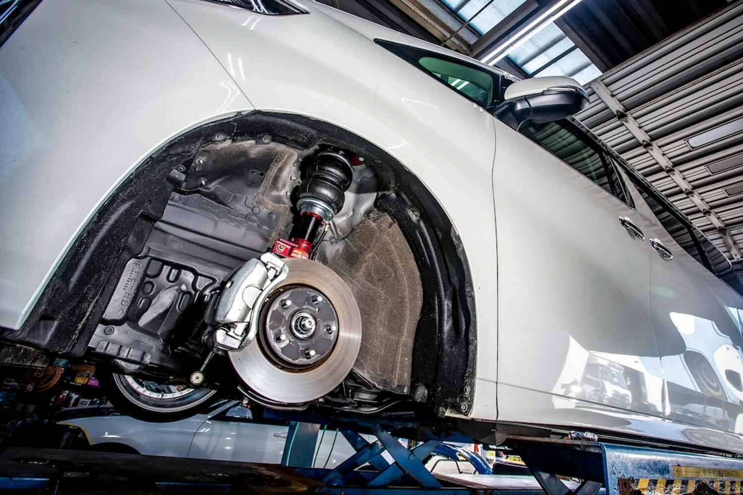 よく見るコイルスプリングだけじゃない！　板バネに空気バネなどクルマのサスペンションの「バネ」の種類と特徴