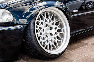 「借りたクルマです」は通用しない！　不正改造車に公道で乗ると「運転者」も「所有者」も取り締まられる