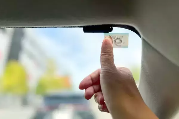 「うっかりじゃ済まない重い罰則！　「車検切れ」「自賠責保険切れ」は一発免停に罰金または懲役が科せられる」の画像