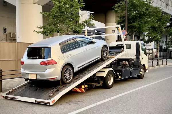 「うっかりじゃ済まない重い罰則！　「車検切れ」「自賠責保険切れ」は一発免停に罰金または懲役が科せられる」の画像