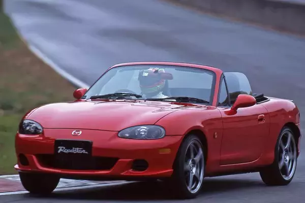 「オープンですらない「ロードスター」も存在！　でも走りが楽しけりゃOK！　２代目NB型マツダ・ロードスターの自由すぎる特別モデル４台」の画像