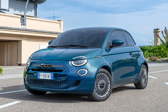 リヤドア付き「ただし右側のみ」のフィアット500があるってマジ!?　日本人が知らないチンクの日本導入は難しい？