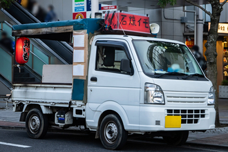 ラーメン屋に焼き芋に豆腐屋……なつかしの昭和の風景が令和に復活！　いま移動販売車が「別のカタチ」で見直されているワケ