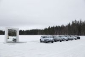【試乗】BEVってこんなに面白かったの!?　スウェーデンの氷上で乗ったボルボEX30がみせた「獰猛な走り」と「安心感」