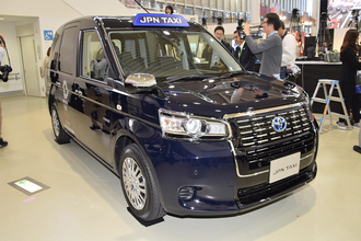 東京のタクシーがものすごく地味化！　JPNタクシーが普及してかつての「カラフルな車両」が消えたワケ