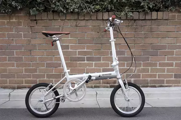 「クルマの先の「ちょいのり」は折りたたみ自転車！　ドライブの幅が広がる「６輪生活」が健康でエコで最高だった」の画像