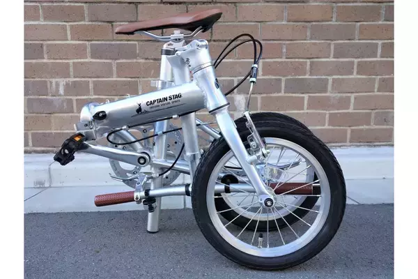 「クルマの先の「ちょいのり」は折りたたみ自転車！　ドライブの幅が広がる「６輪生活」が健康でエコで最高だった」の画像