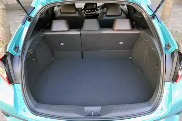 「SUV界の異端児なのに大ヒット！　ついに生産終了する「C-HR」の歴史」の画像