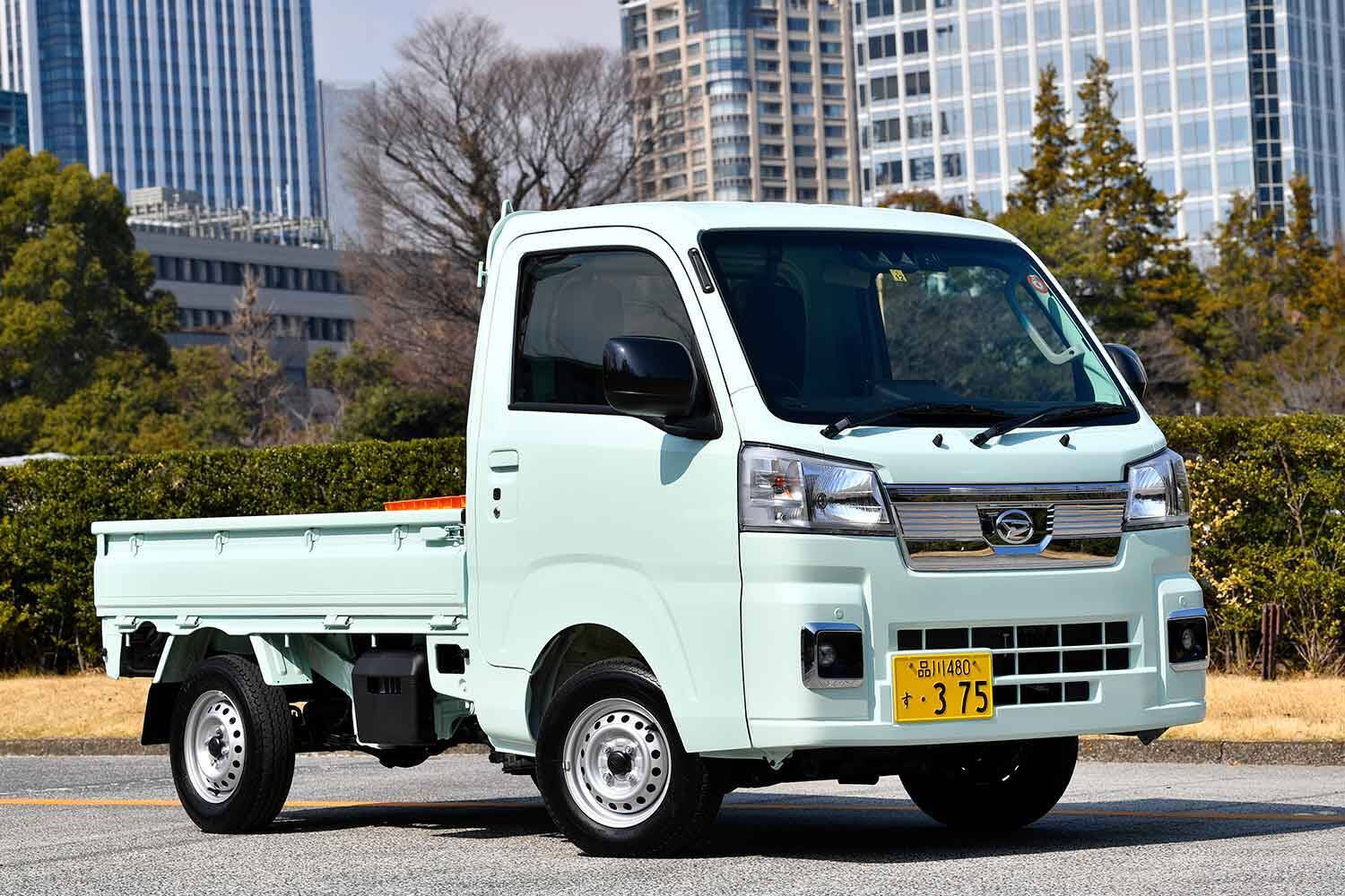 残価設定ローン全盛のこの時代に「現金一括購入」！　「未使用軽中古車」独特の「お得な買い方」とは