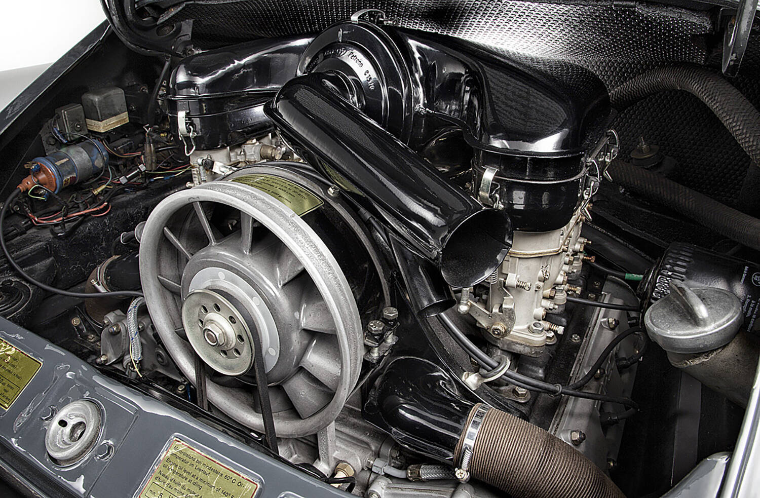 消える前に「買えるなら」迷わず買い！　レーシングドライバーが感銘を受けた市販車エンジン５選と搭載車