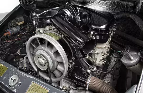 「消える前に「買えるなら」迷わず買い！　レーシングドライバーが感銘を受けた市販車エンジン５選と搭載車」の画像